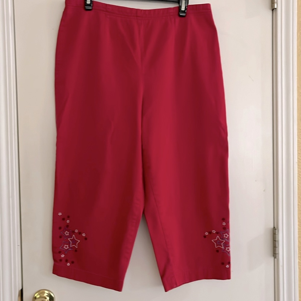 Cascade Blues Red Capris w/Embroidered Stars - XL Petite